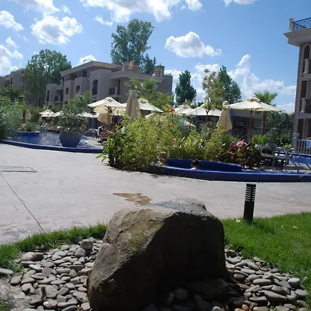 тwo Bedroom Children Friendly Apartment *